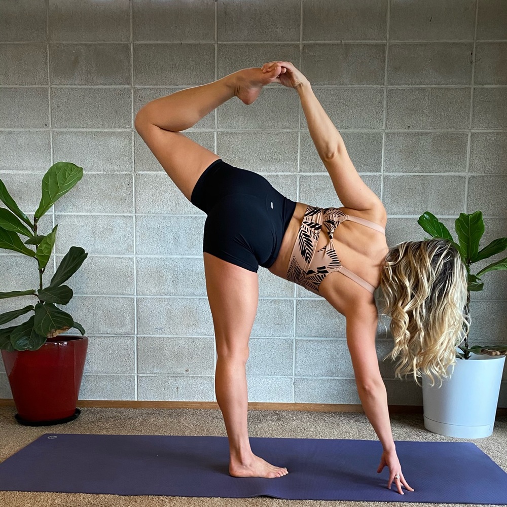 aerie set twisted back sports bra + legging
